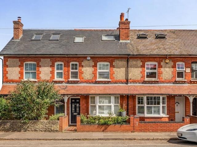 House for sale in Hillview, Surrey