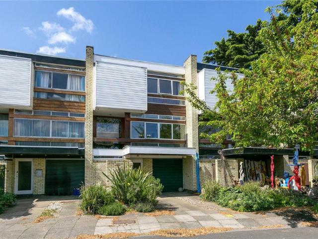 House for sale in Hampton Hill, Greater London