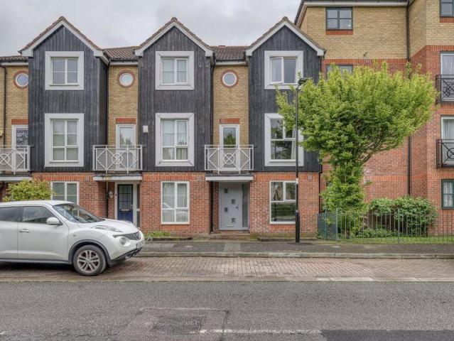 House for sale in Enfield Island Village, Greater London