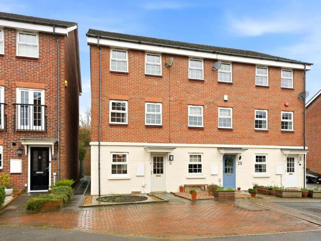 House for sale in Lindley, West Yorkshire