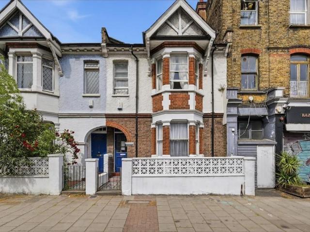 House for sale in North Kensington, Greater London