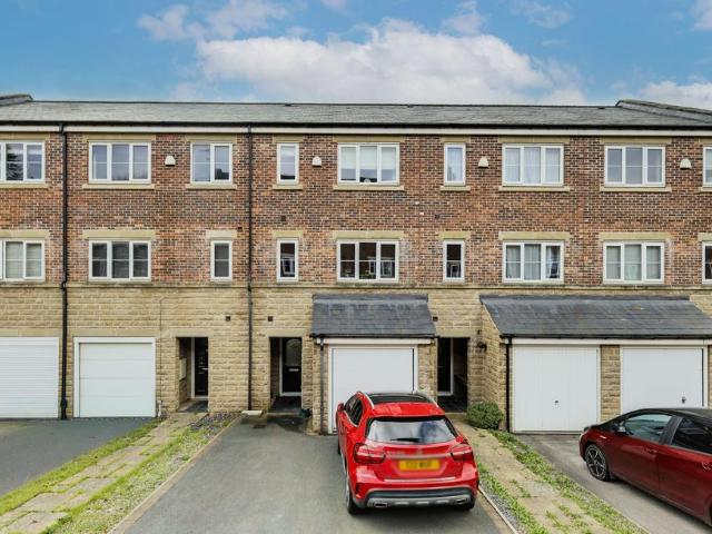 House for sale in Farsley, West Yorkshire