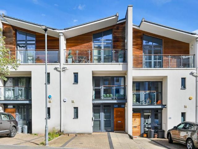 House for sale in London Borough of Wandsworth, Greater London