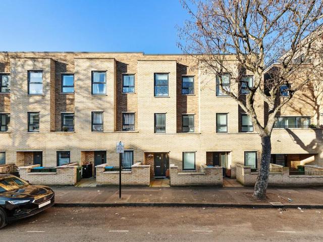 House for sale in Greater London