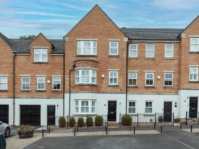 House for sale in City Fields, West Yorkshire