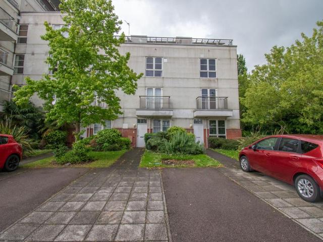 House for sale in Bede Island, Old Wharf