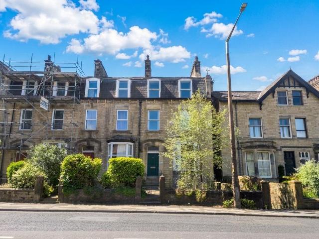 House for sale in Greaves, Bare