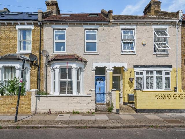 House for sale in Summerstown, Greater London