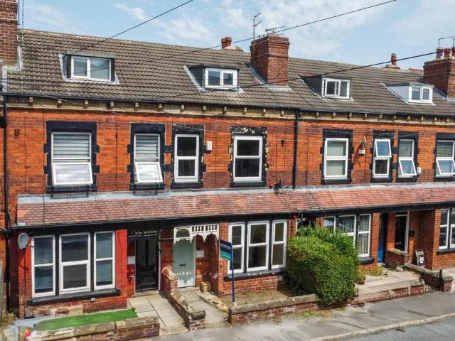 House for sale in Roundhay, West Yorkshire