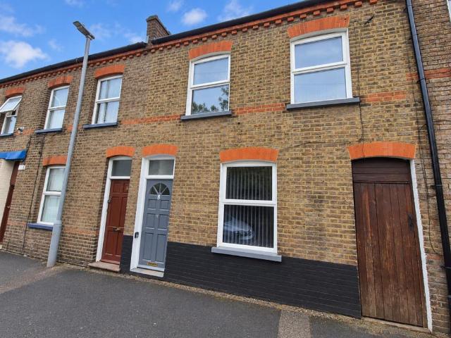 House for sale in Spring Park, Luton