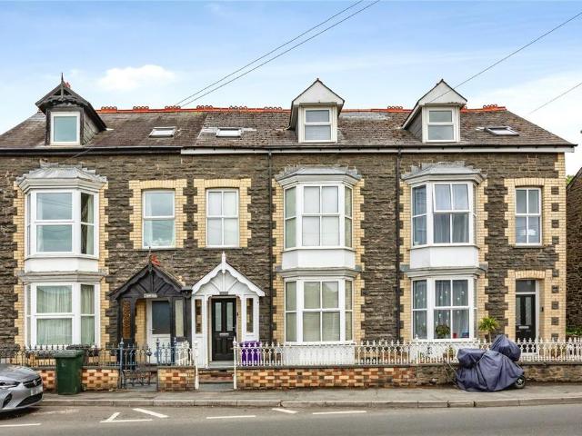 House for sale in Waun Fawr, Wales