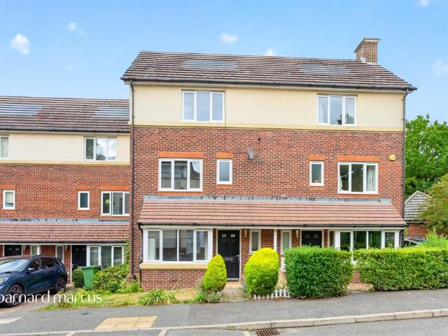 House for sale in Woodcote, Epsom