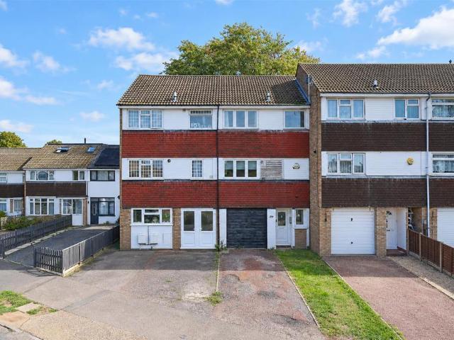 House for sale in Grovehill, Pouchen End