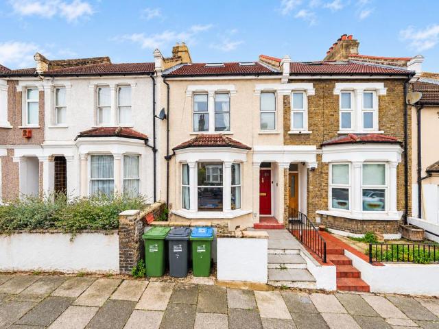 House for sale in Glyndon, Greater London