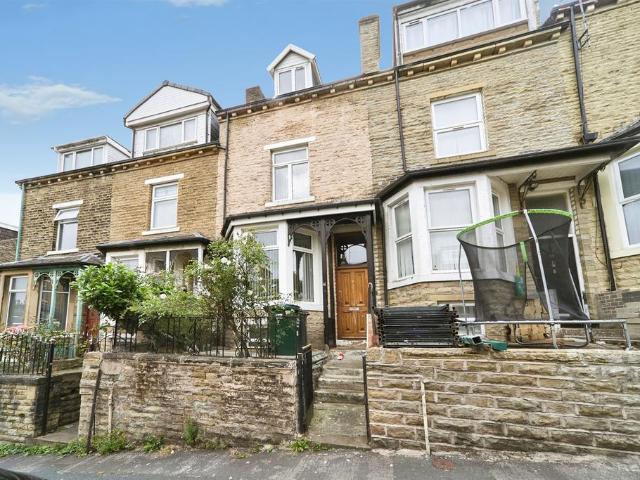 House for sale in Frizinghall, West Yorkshire