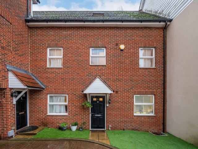 House for sale in Wexham Court, Slough