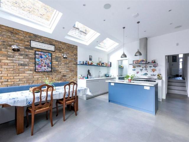 House for sale in Brondesbury, Greater London