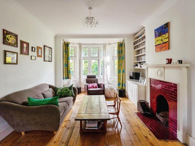 House for sale in North Kensington, Greater London