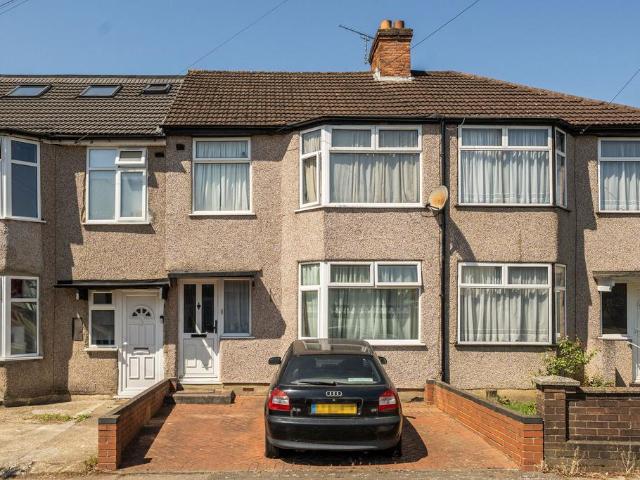 House for sale in Harrow Weald, Greater London