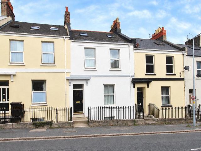 House for sale in Stonehouse, Plymouth