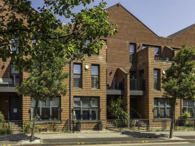 House for sale in SA1 Swansea Waterfront, Nangreaves