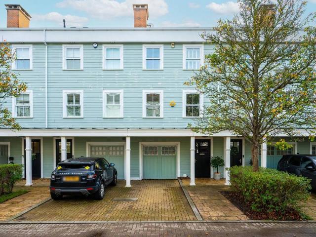 House for sale in Worcester Park, Greater London