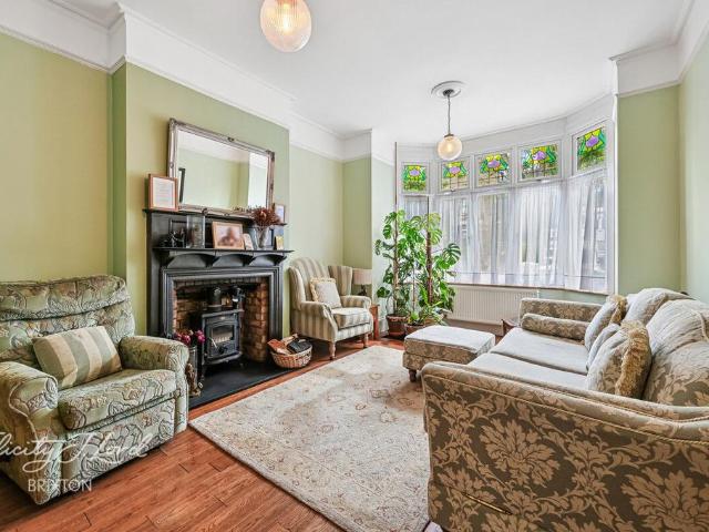 House for sale in Tulse Hill, Greater London