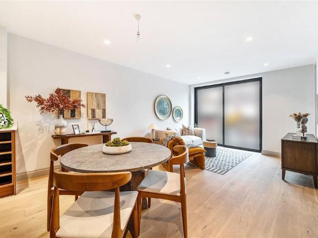 House for sale in Woodford, Greater London