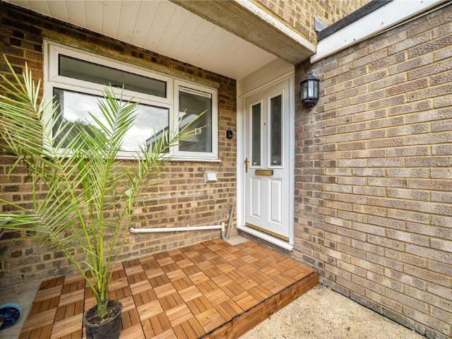 House for sale in Caldecott, Dromore
