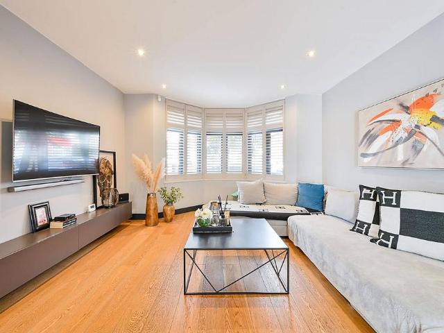 House for sale in London Borough of Ealing, Park Royal