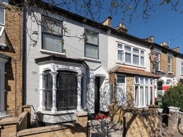 House for sale in Cann Hall, Leytonstone