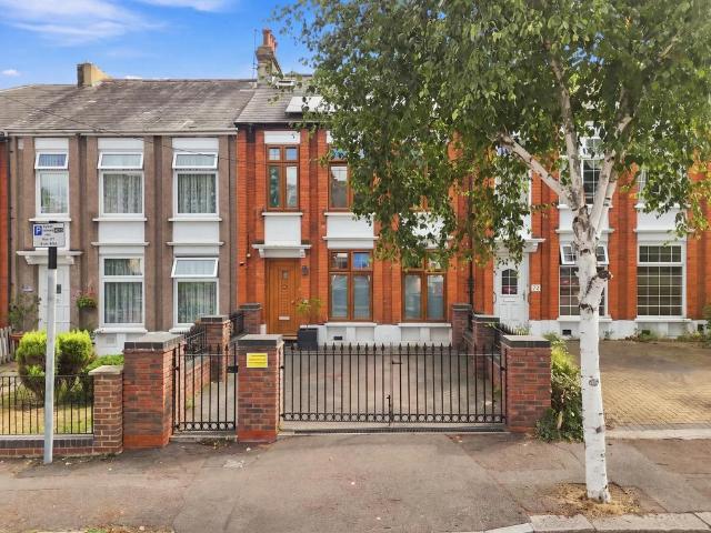 House for sale in Leytonstone, Greater London