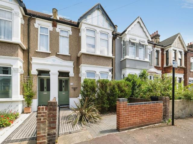 House for sale in Little Ilford, Greater London