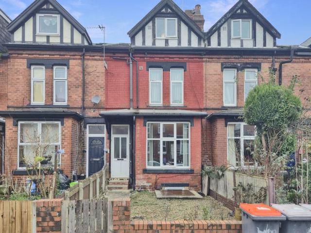 House for sale in Hyde Park, West Yorkshire
