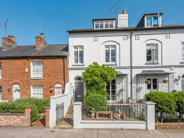 House for sale in Henley-on-Thames, Berrick Salome
