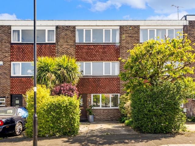 House for sale in London Borough of Ealing, Perivale