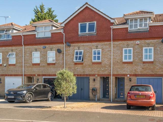 House for sale in The Butts, Kent