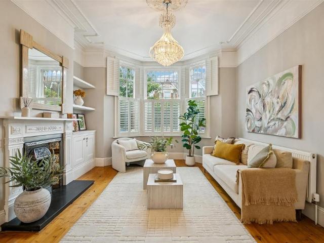 House for sale in Brondesbury, Greater London