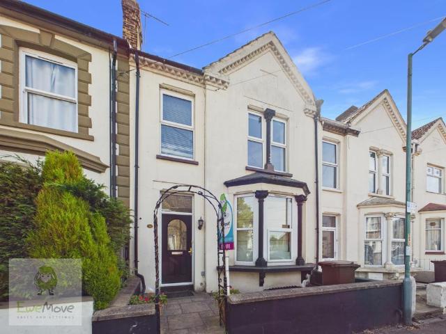 House for sale in Brompton, Gillingham