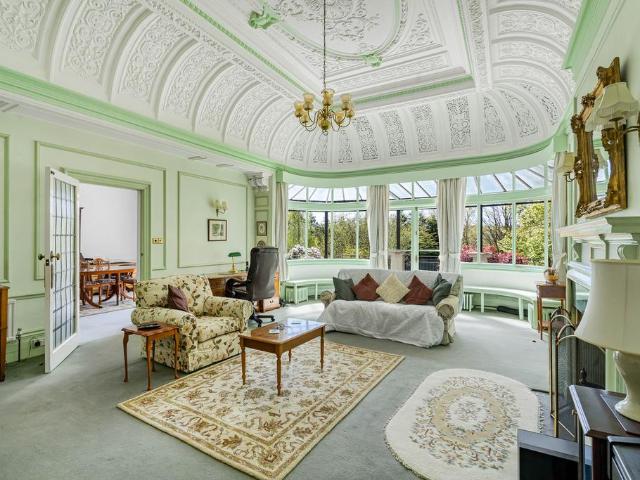 House for sale in Hillview, Surrey