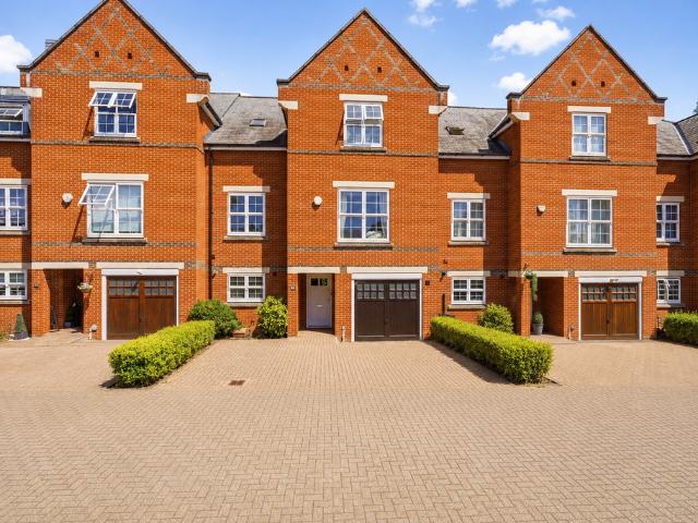 House for sale in Frogmore, Five Acres