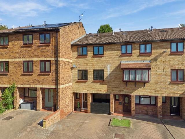 House for sale in Kings Hill, Colliers End