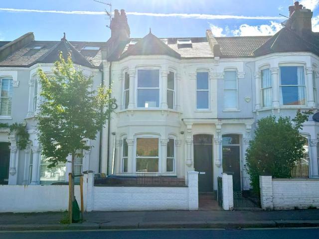 House for sale in Brondesbury, Greater London