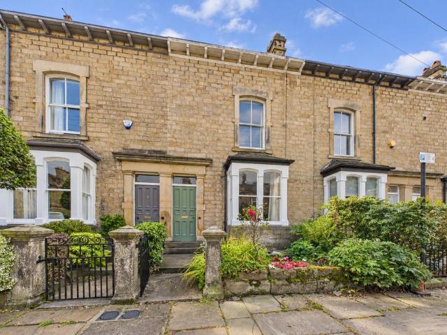 House for sale in Greaves, Bare