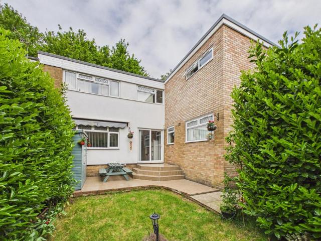 House for sale in Highfield, Pouchen End