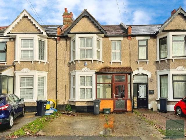 House for sale in Newbury Park, Greater London