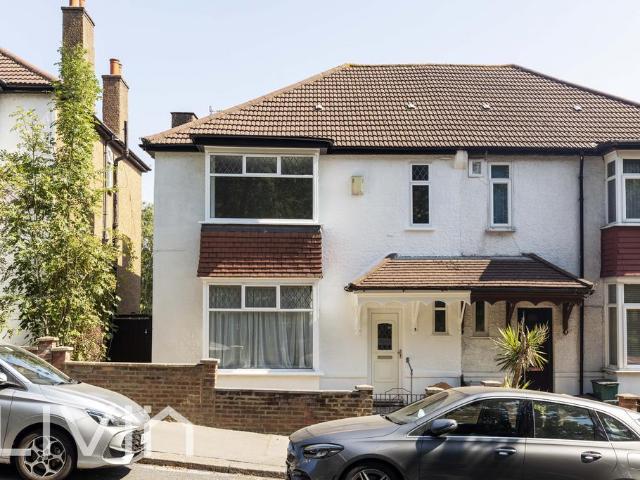 House for sale in London Borough of Croydon, South Norwood