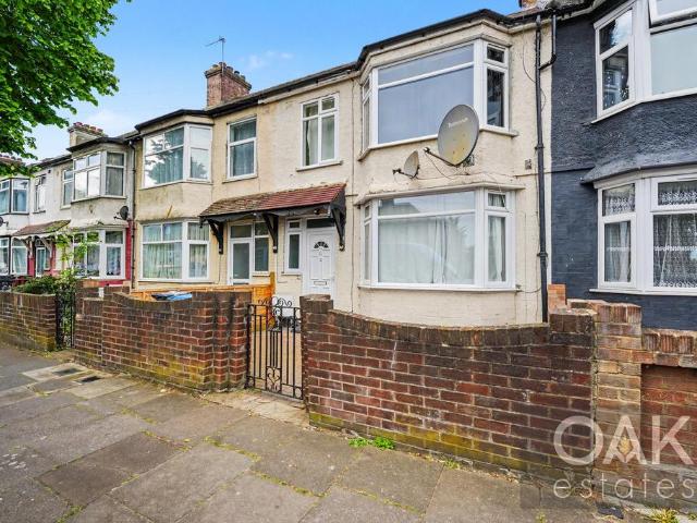 House for sale in Upper Edmonton, Greater London