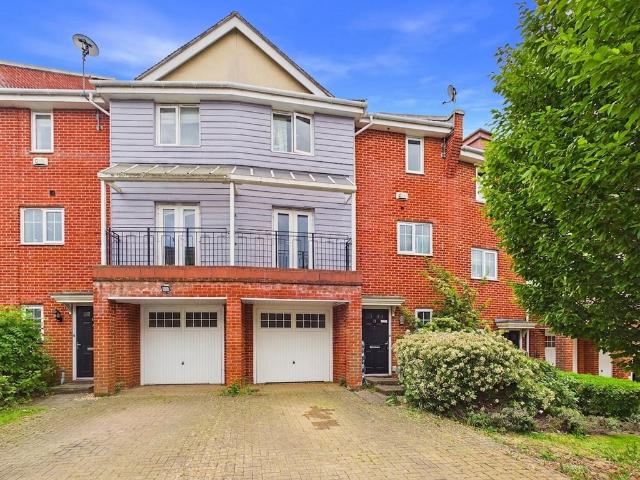 House for sale in Greater London