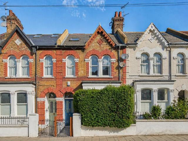 House for sale in Summerstown, Greater London